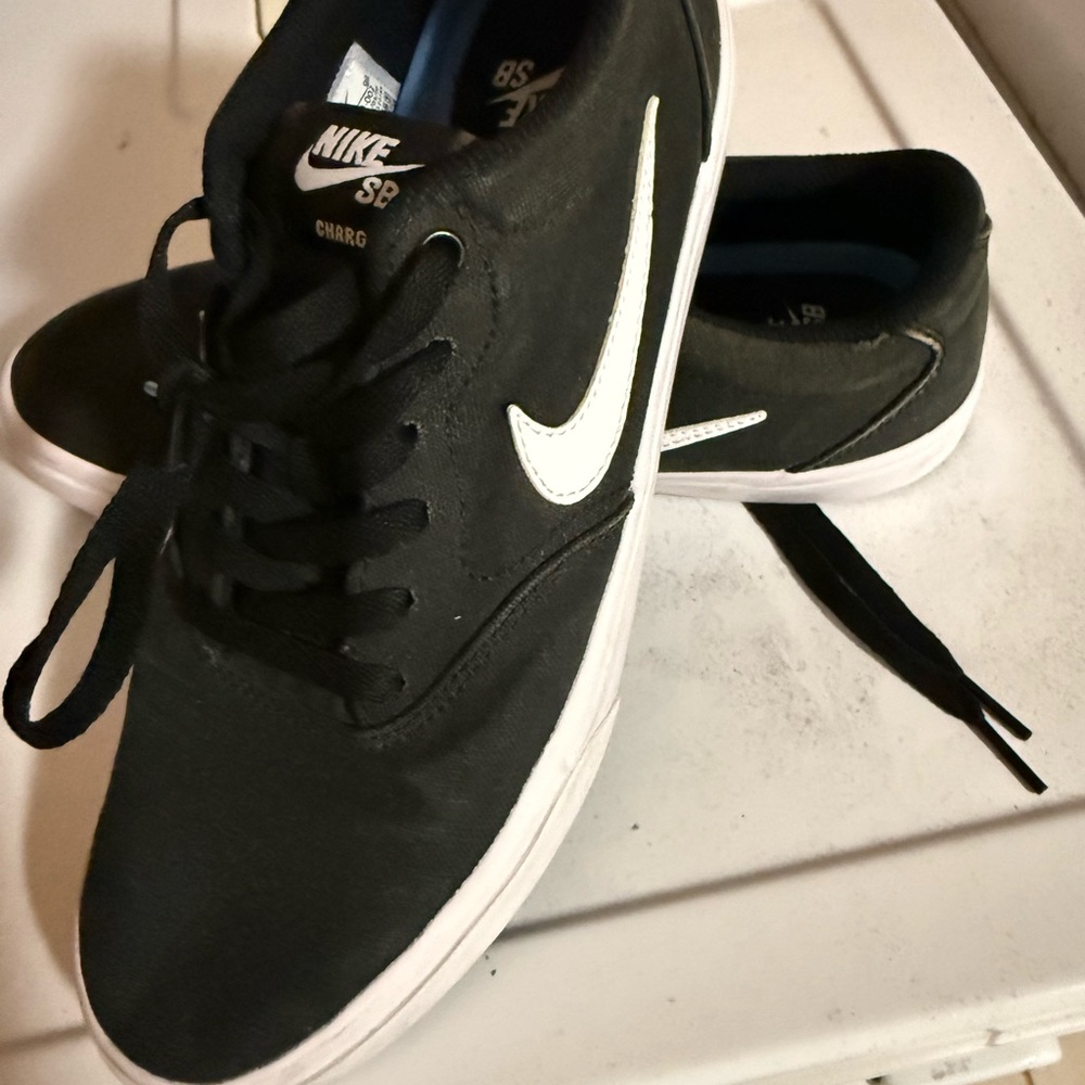 Shoes - Picture 3 of 4
